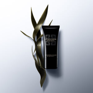 View 4 - LE SOIN NOIR UV PROTECTOR